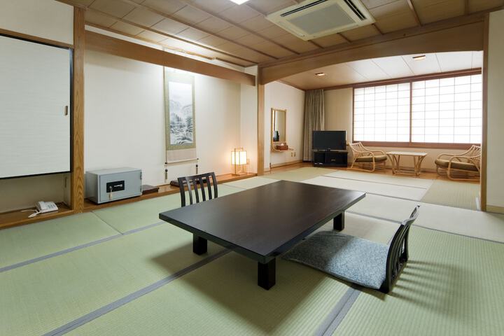 Room 6 of 67