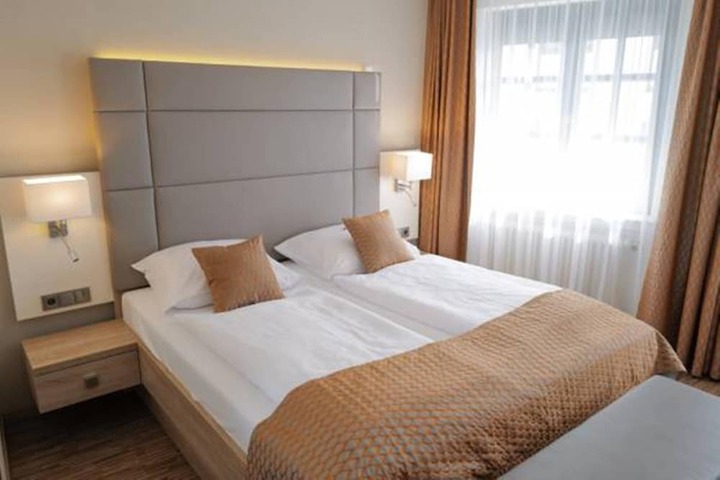 Room 26 of 107