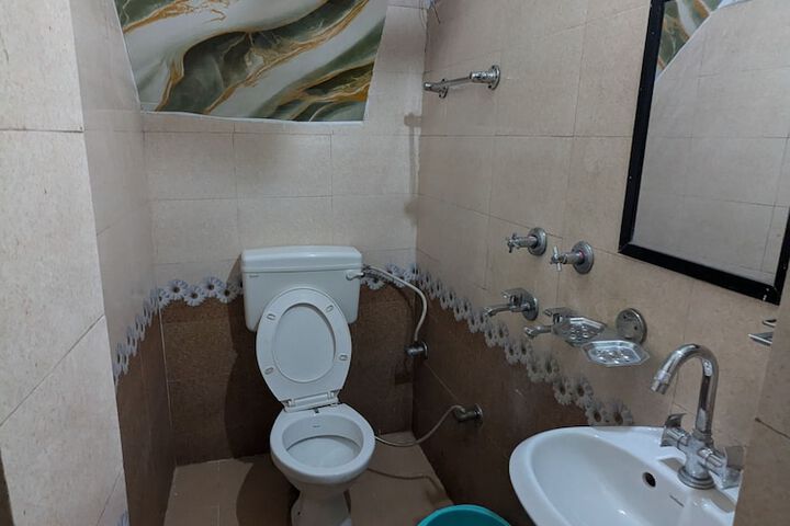 Room 30 of 49