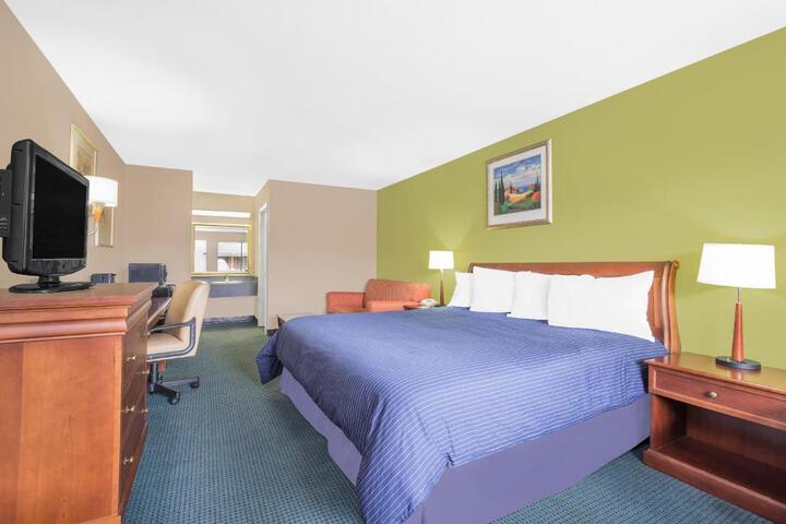 King Room Accessible (2 of 4)