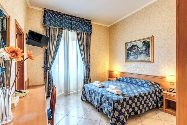 Room 16 of 37