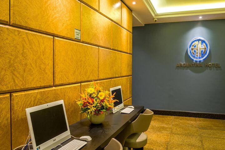 Business Center 53 of 55
