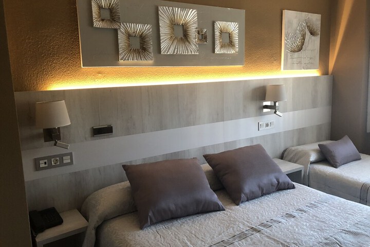 Room 8 of 34