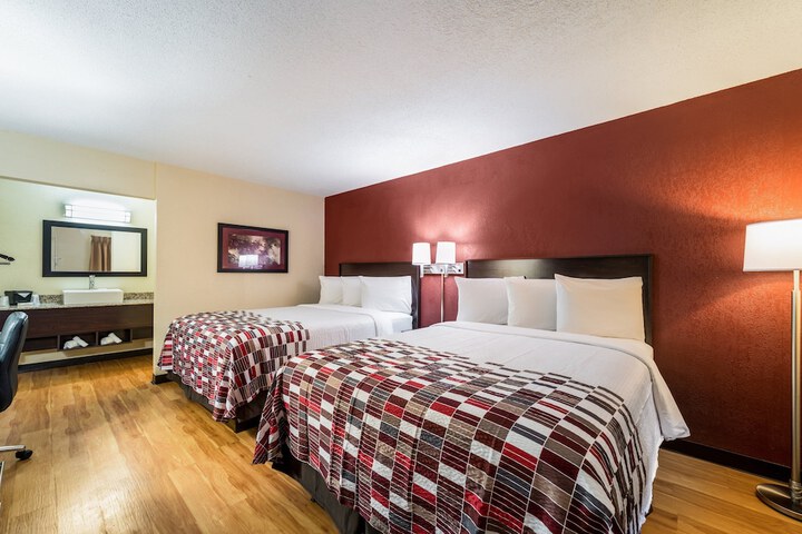 Deluxe 2 Queen Beds (6 of 6)