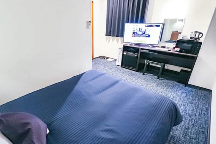 Room 12 of 16