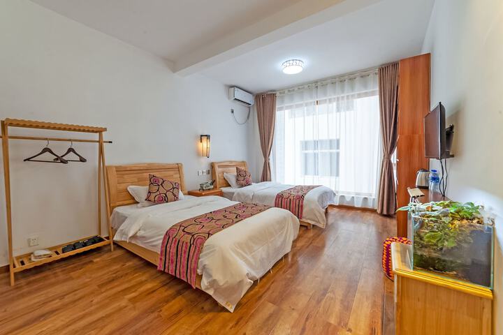 Room 5 of 40