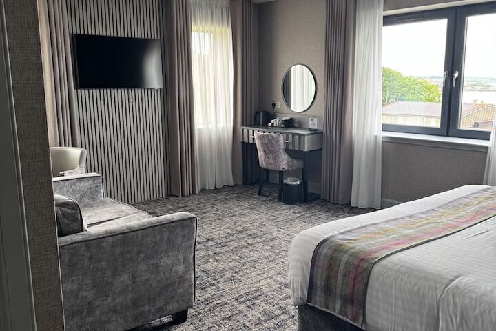 Room 16 of 32