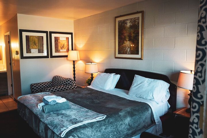 Classic Room 1 King Bed Refrigerator, Microwave (2 of 3)