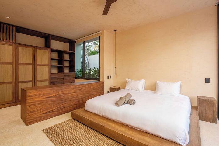 Room 20 of 740