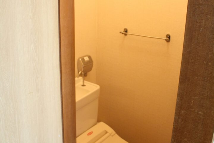 Room 13 of 83