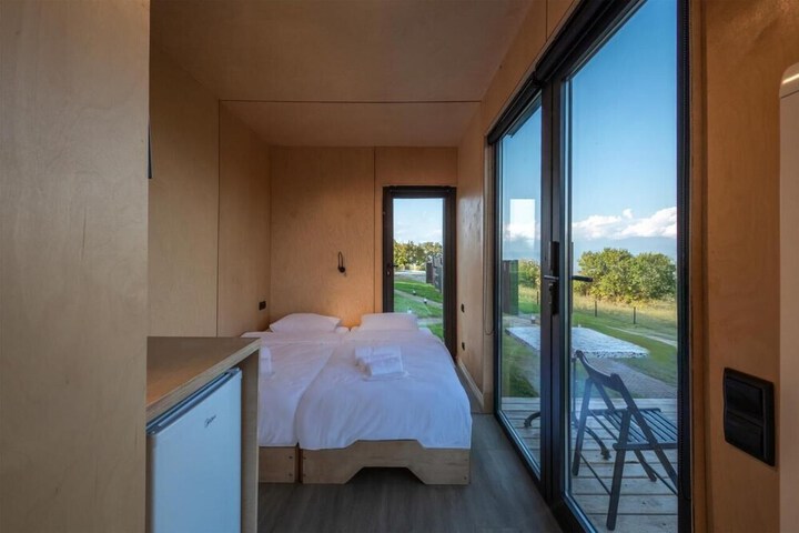 Room 10 of 34