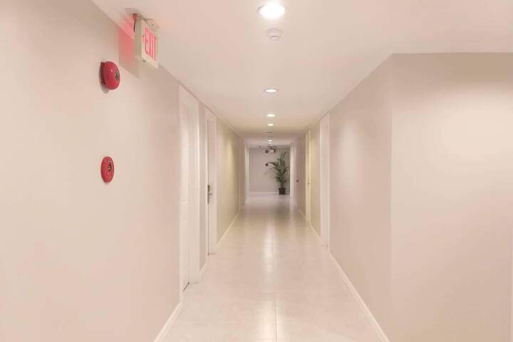 Ballroom/Hall 11 of 11