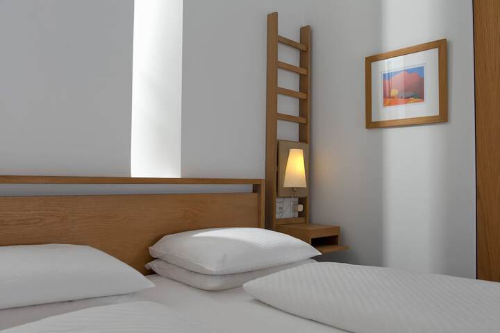 Room 6 of 27