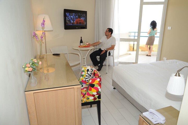 Room 3 of 22