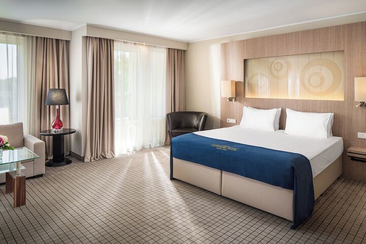 Room 4 of 42