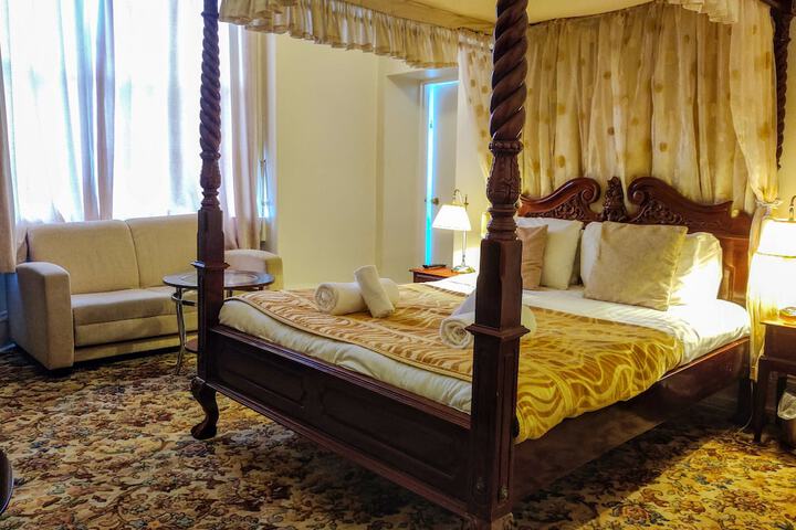 Room 37 of 90