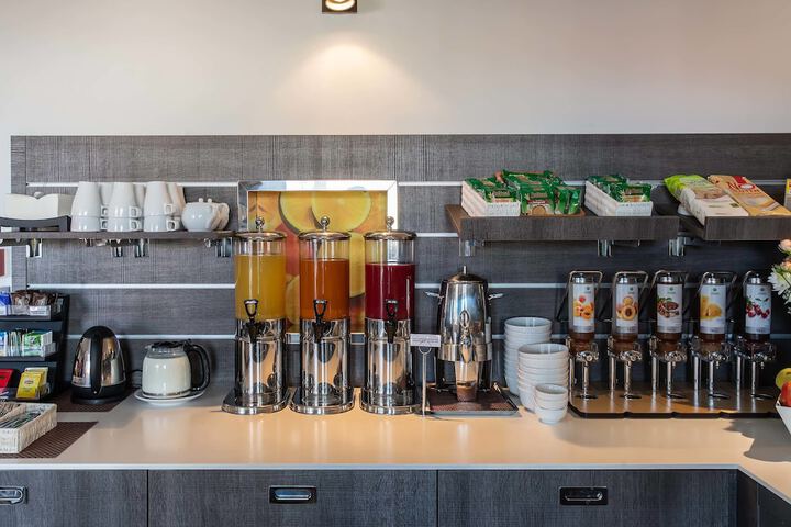 Breakfast/Coffee Service 92 of 122