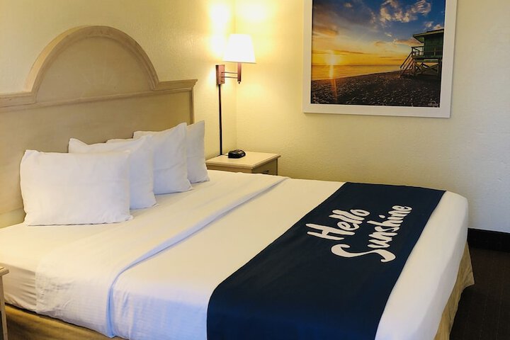 Room 3 of 41
