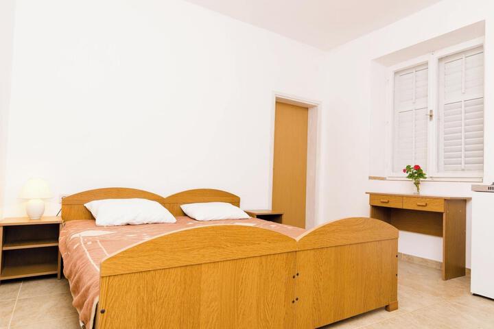 Room 15 of 42