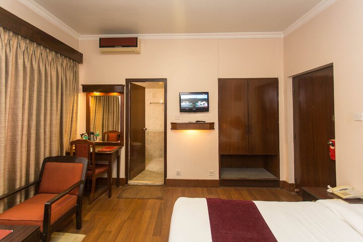 Room 27 of 122