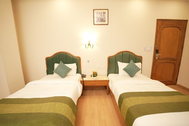 Room 11 of 38