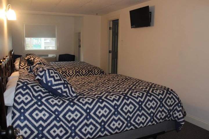 Room 4 of 10