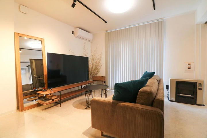 Room 4 of 16