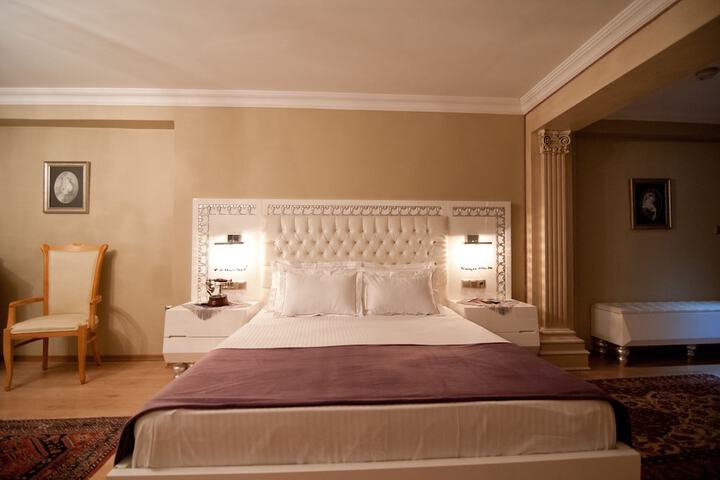 Room 33 of 49