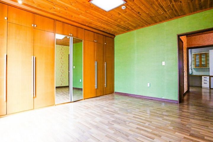 Room 14 of 28