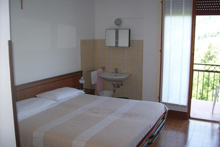 Room 13 of 48