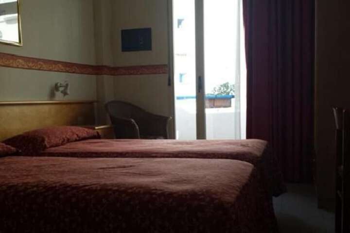 Room 4 of 13