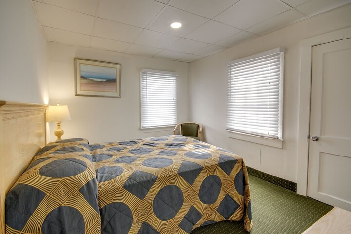 2 Double Beds (3 of 16)