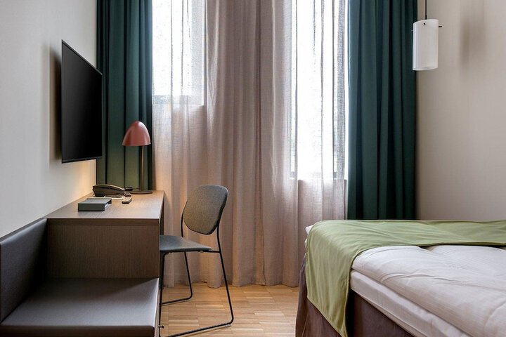 Room 7 of 42