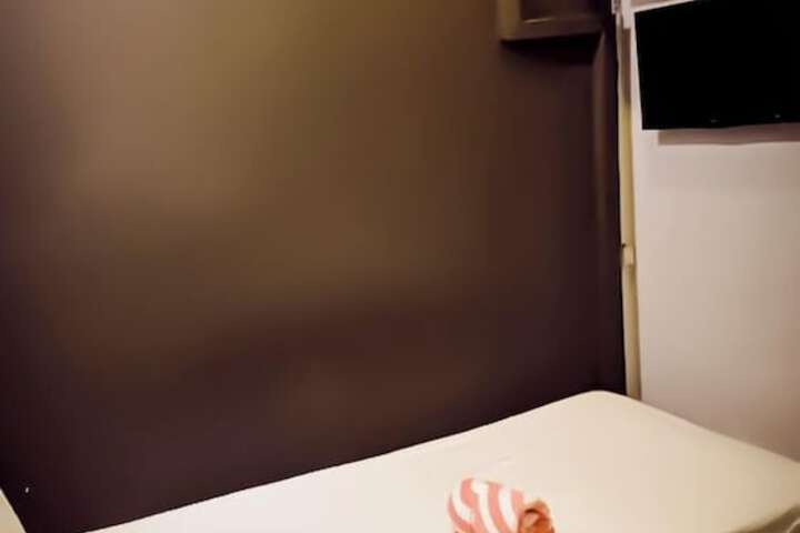Room 6 of 50