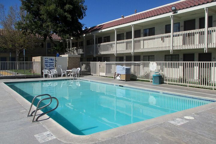 Hotel Pool