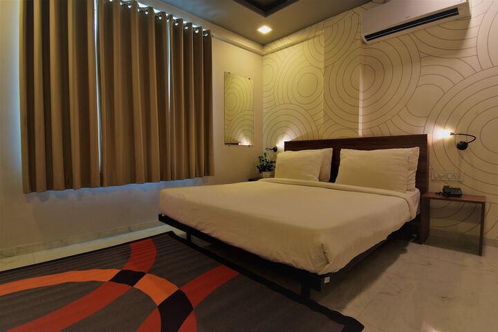 Room 10 of 31