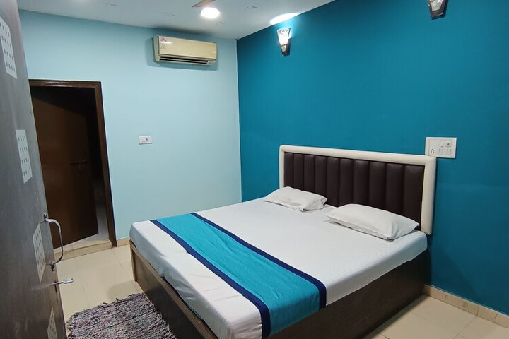 Room 9 of 15