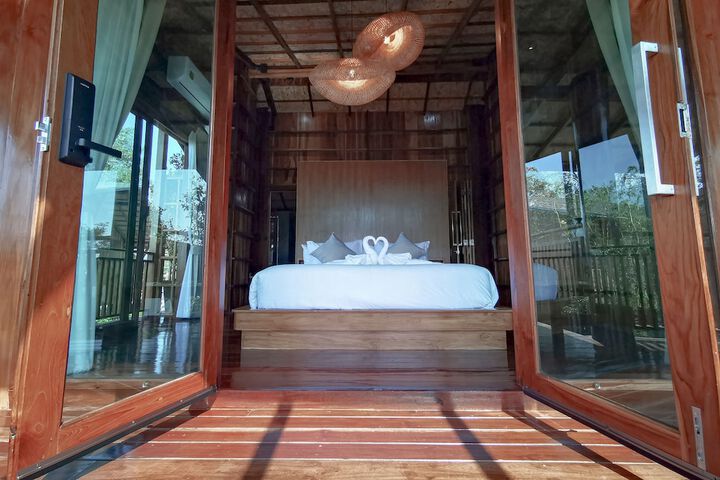 Room 11 of 77