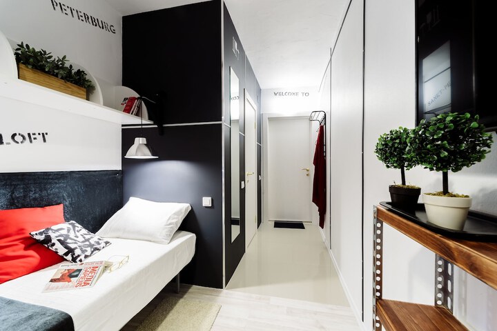 Room 12 of 18