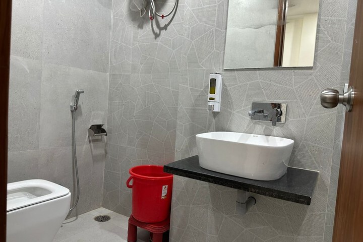 Room 7 of 12