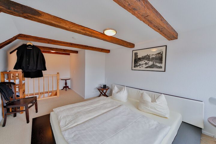 Room 5 of 131