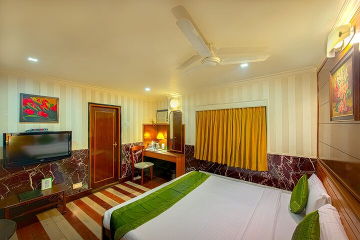 Room 17 of 36