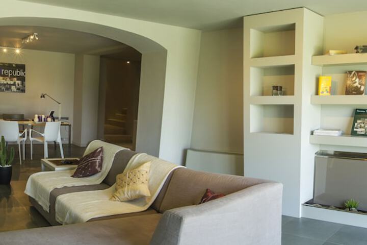 Room 28 of 76