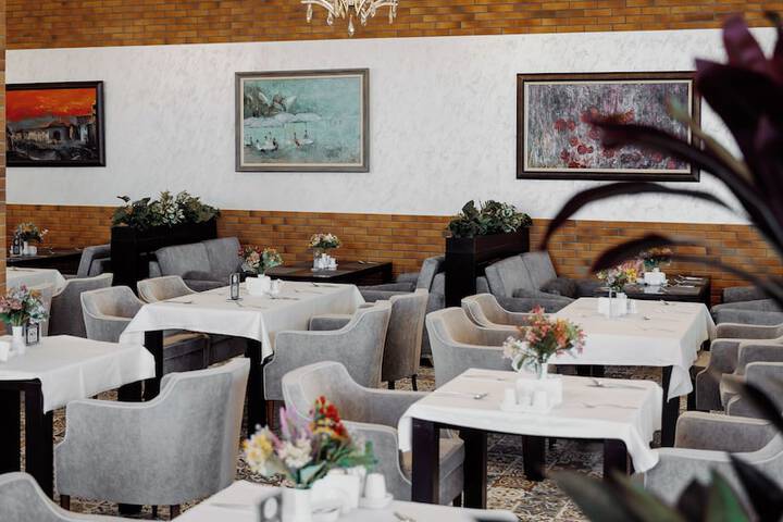 Dining 254 of 342
