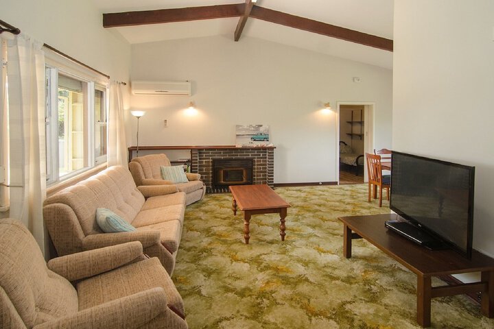 Room 4 of 8