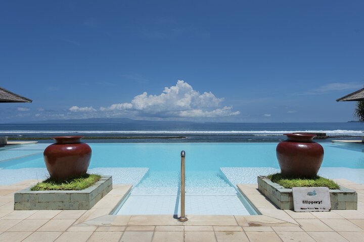 Hotel with Pool