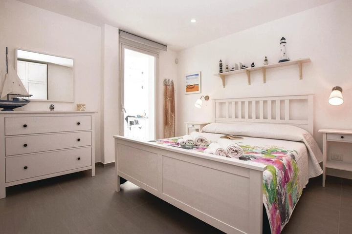 Room 3 of 12
