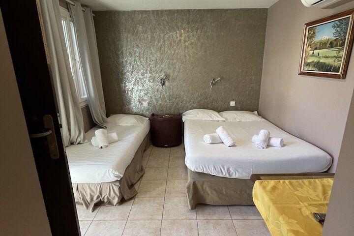 Room 4 of 38