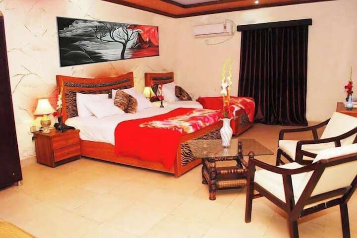Room 7 of 8