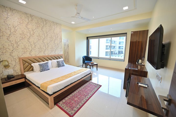 Room 5 of 20